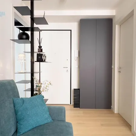 Corridoni 3c Tirabora Short Rent 아파트 *